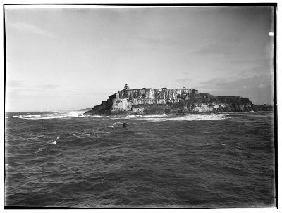 EU: San Juan, Puerto Rico. Fortress at the harbor entrance. View of the sea (1915), San Juan, 1915