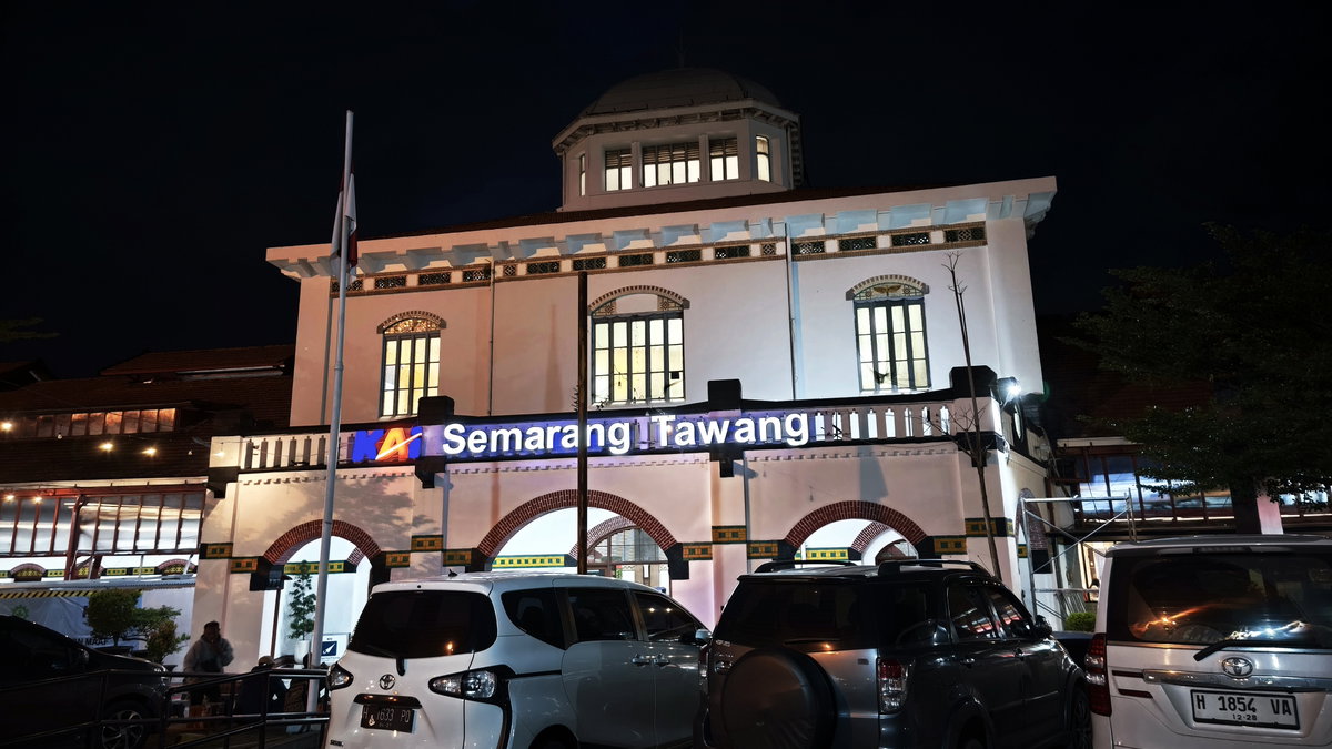 Fasad Stasiun Semarang Tawang, Semarang, Indonesia, 2025