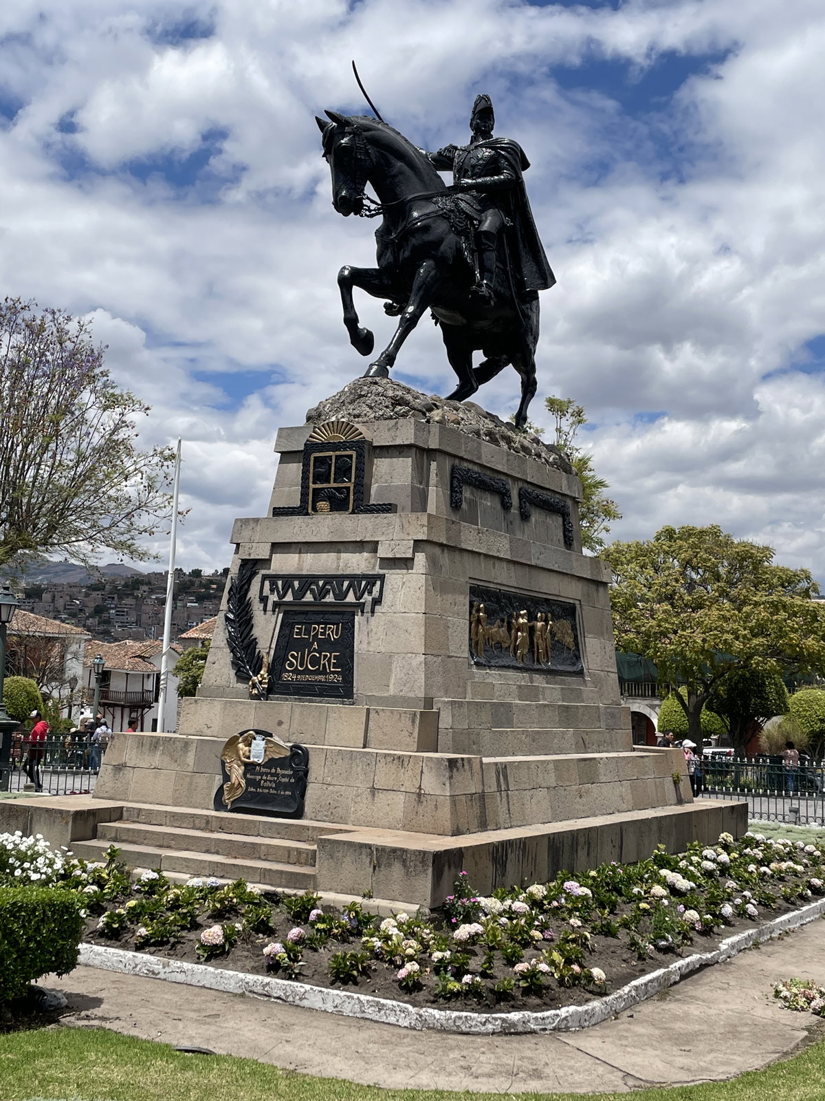 Moument to Mariscal Sucre in Plaza de Armas, Ayacucho, Perú Daytime Front, Ayacucho, Peru, 2025
