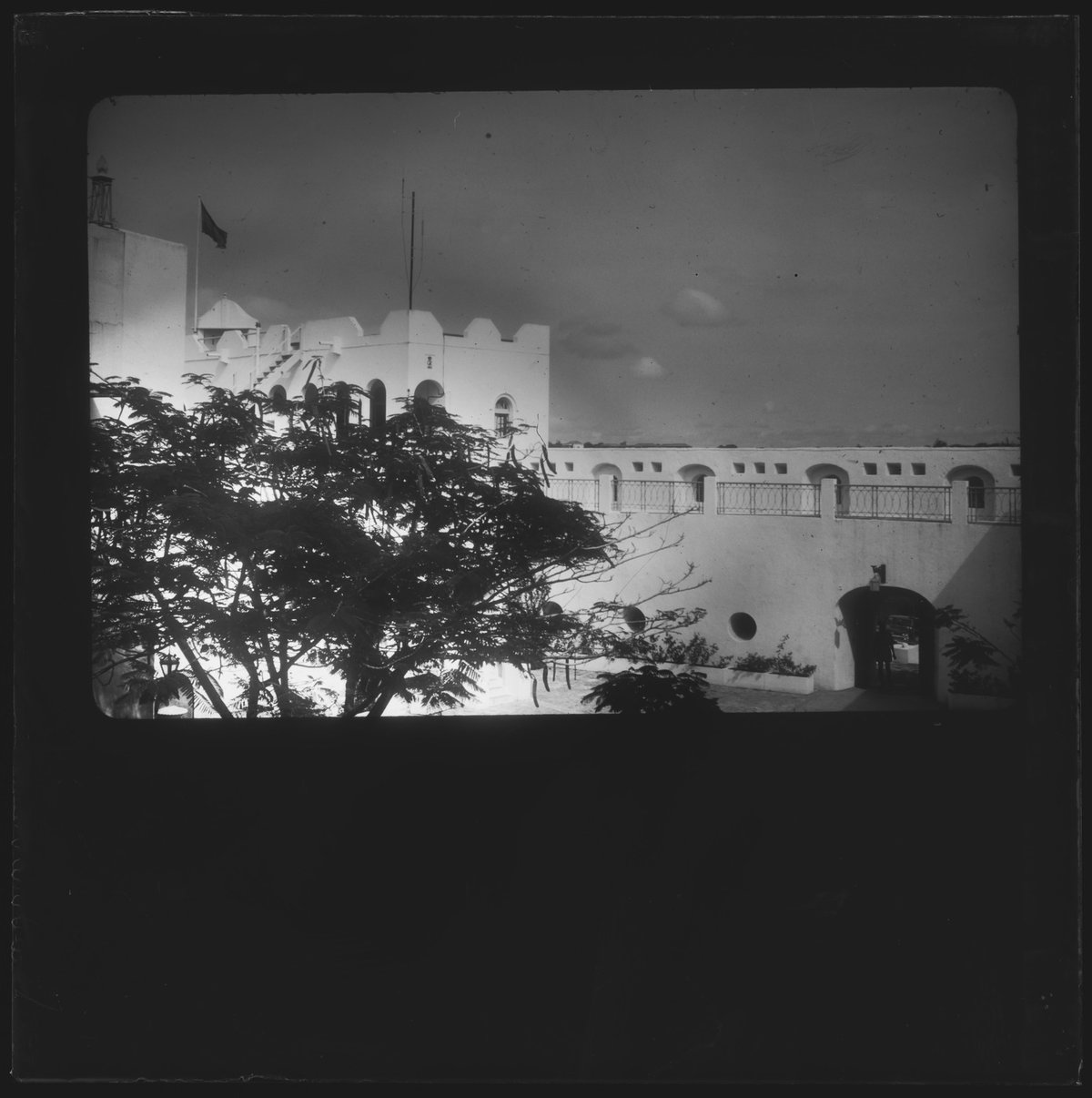 EU: Christiansborg, binnenplaats (1953), Accra, Ghana, 1953
