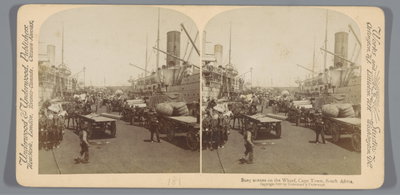 EU: Kade met veel mensen en paardenwagens in Kaapstad (1900), Cape Town, 1900