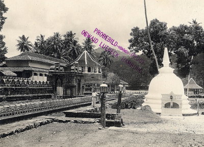 EU: Kandy, Sri Lanka: Zahntempel mit Stupa (1913), Kandy, 1913