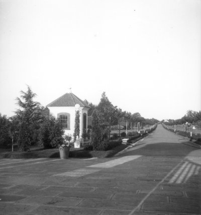 EU: Travel photos Argentina. Buenos Aires. Parking facility (?) with pavilion (1939), Buenos Aires, 1939