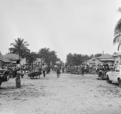 EU: Straatbeeld in Kinshasa - market street (1973), Kinshasa, 1973