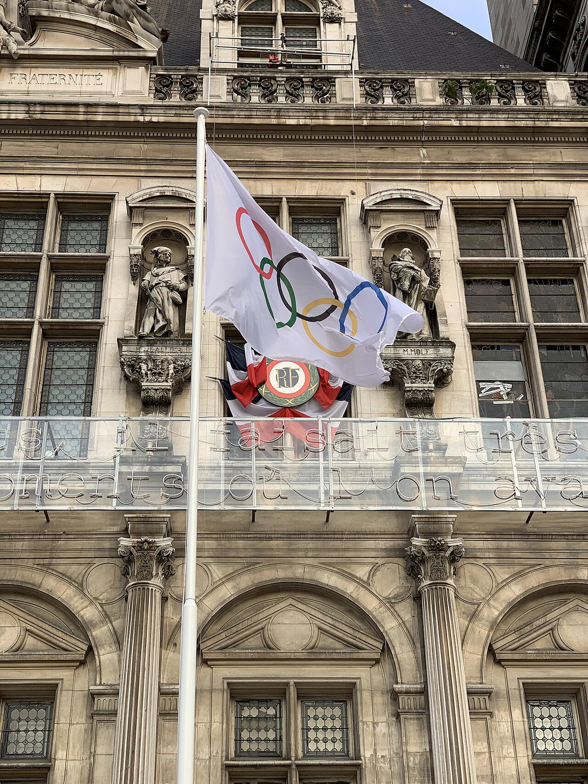 Drapeau Olympique Place Hôtel Ville Esplanade Libération - Paris IV (FR75), Paris, France, 2021