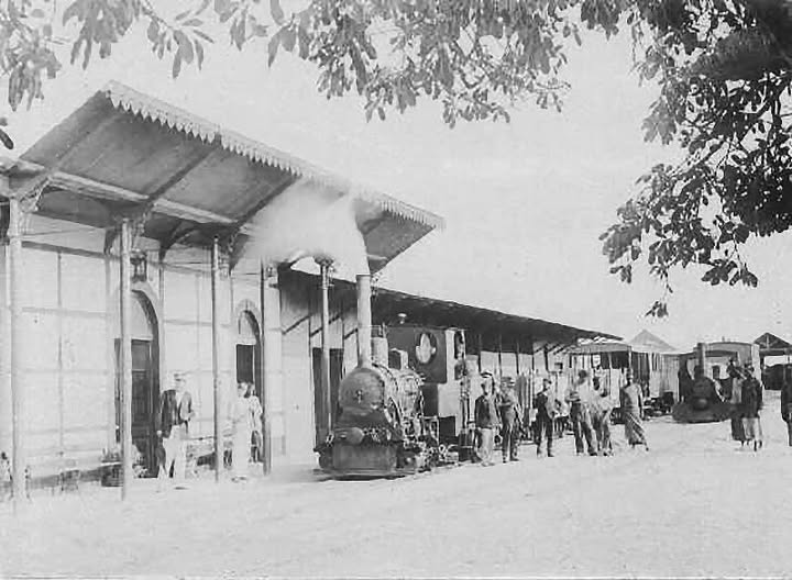 Town Hall of Benguela in 1897 — Benguela railway station of the Caminho de Ferro da Catumbela (1893-1901)