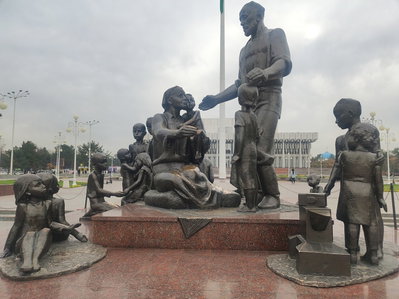 Shomahmudovlar oilasi monumenti, Tashkent — photos through time
