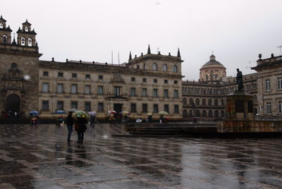 Plaza de Bolívar, con la estatua de Bolívar Libertador, Bogotá, 2011