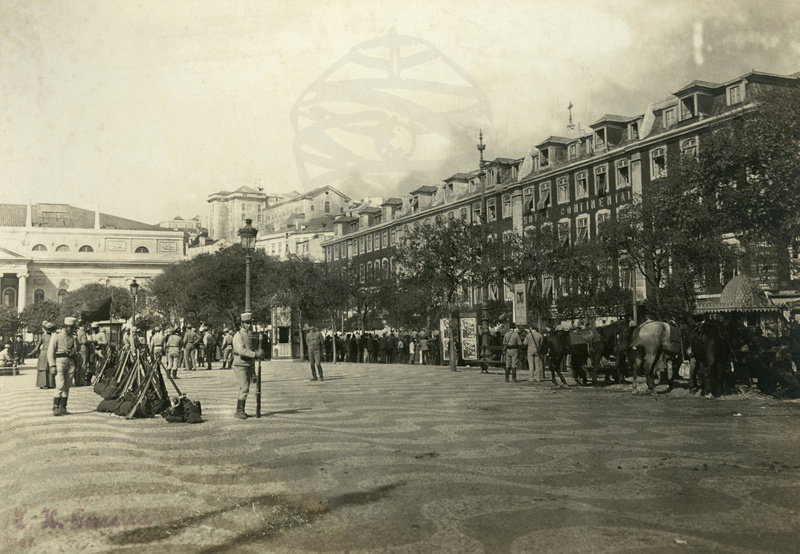 EU: Implantação da República [Militares na Praça do Rossio] (1910), Lisbon, Portugal, 1910
