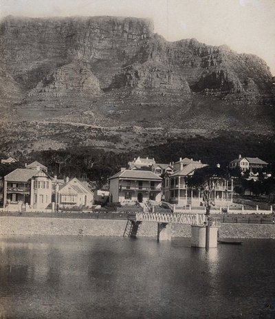 EU: Cape of Good Hope, South Africa: houses and Table Mountain. Photograph by Dr Tempest Anderson, (1905), Cape Town, 1905