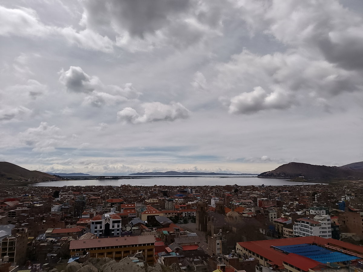 Vista de la ciudad de Puno y el lago Titicaca 08, Puno, Peru, 2025