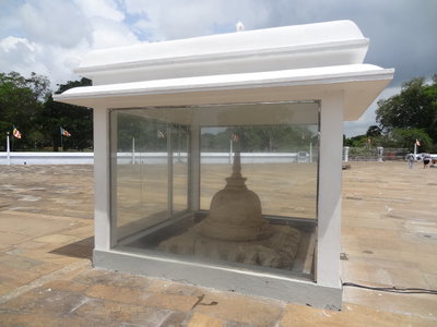 Ruwanwelisaya Stupa 17, Anuradhapura, 2013
