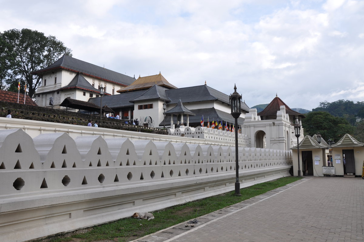 The Temple of the Sacred Tooth Relic (Kandy), Kandy, Sri Lanka, 2011