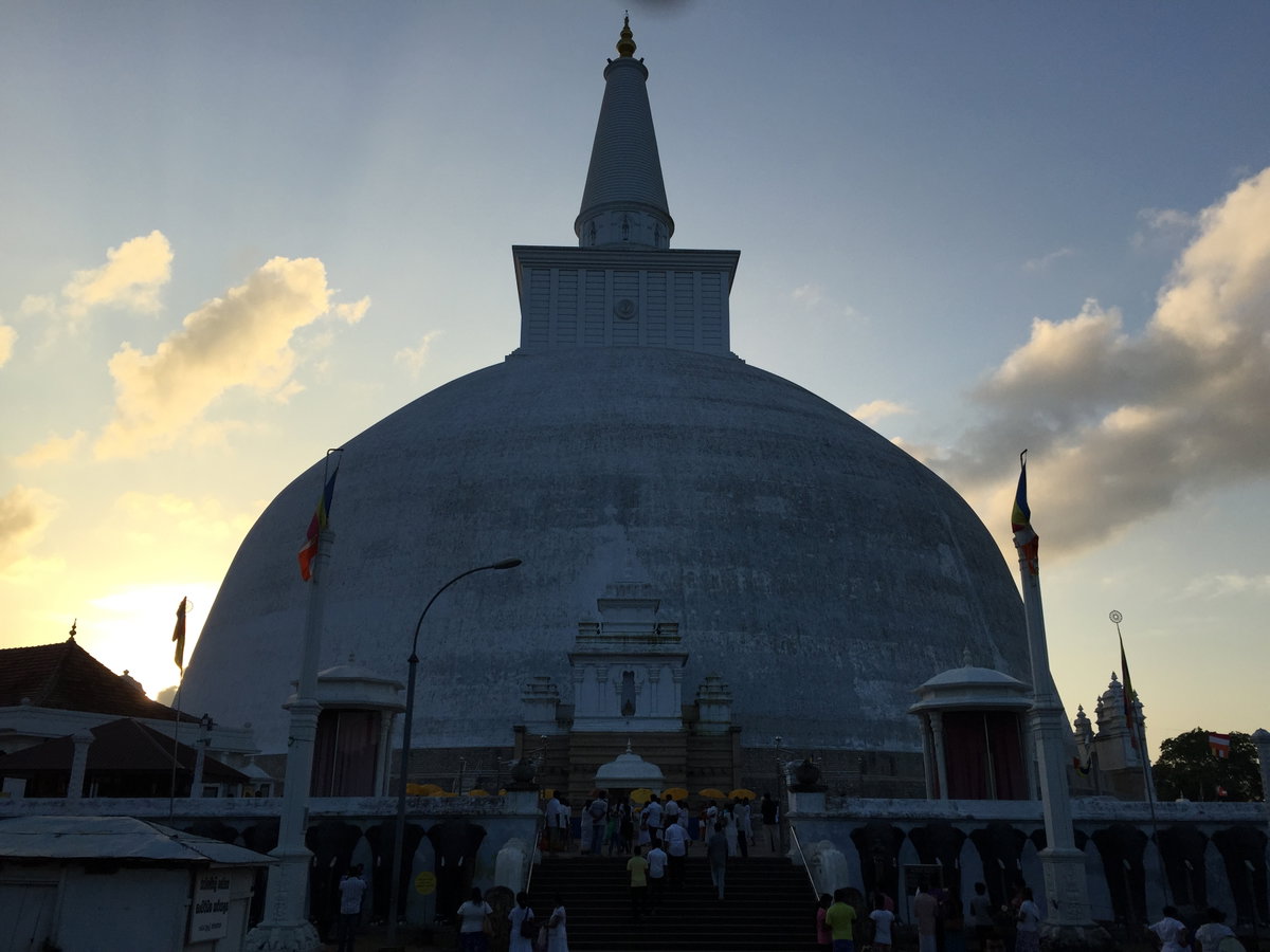 Ruwanwelisaya Stupa Eve, Anuradhapura, Sri Lanka, 2014