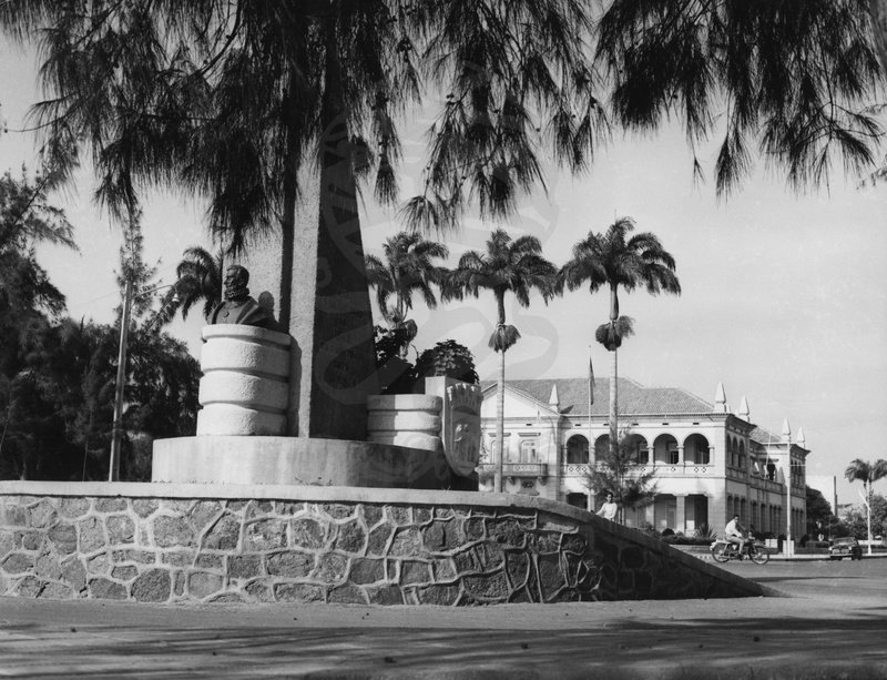 EU: Benguela: estátua de Cerveira Pereira (1971), Benguela, Angola, 1971