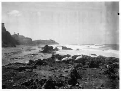 EU: San Juan (Puerto Rico). Coast with fort, in the foreground stony beach (1915), San Juan, 1915
