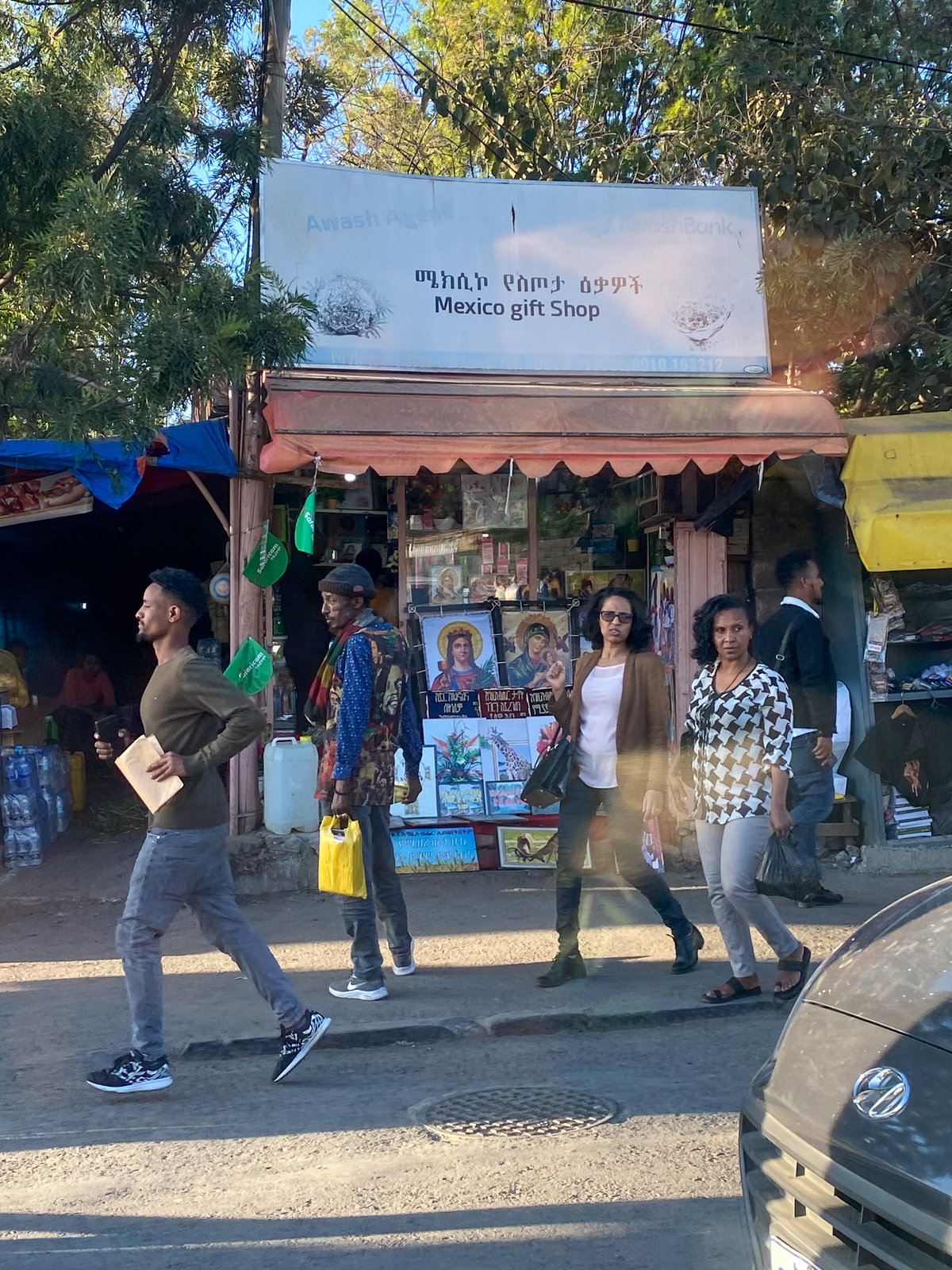 Calles de Adís Abeba - 2022 - 27, Addis Ababa, Ethiopia, 2022