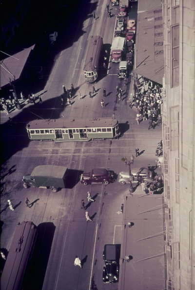 EU: Reisefotos Australien. Sydney. Blick von einem Hochhaus auf eine Kreuzung mit Linksverkehr (1938), Sydney, 1938