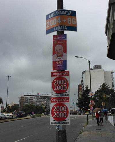 Columna carteleria, Montevideo, 2019