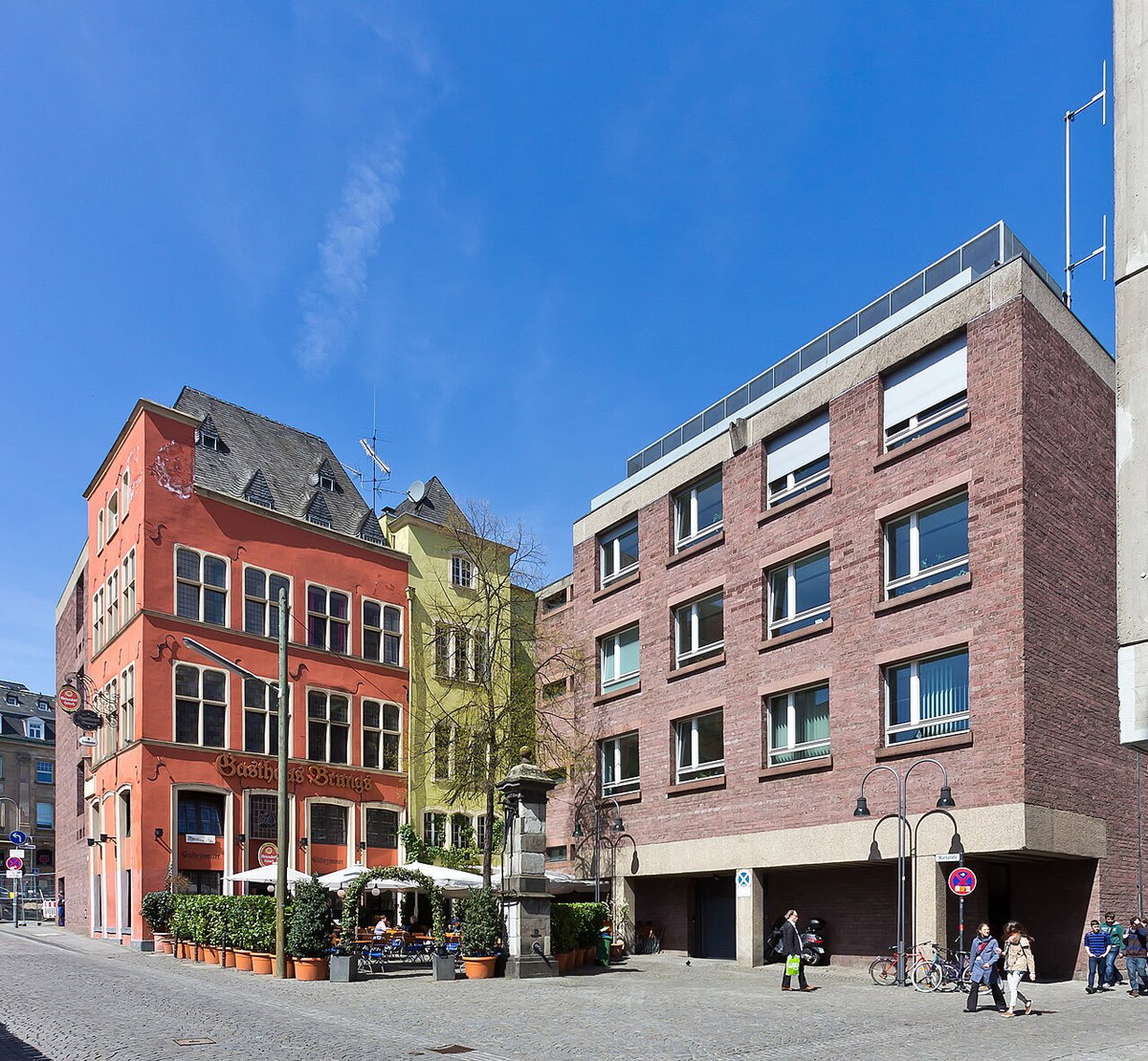 Wohnhausgruppe und Steinerne Pumpe Marsplatz, Cologne, Germany, 2013
