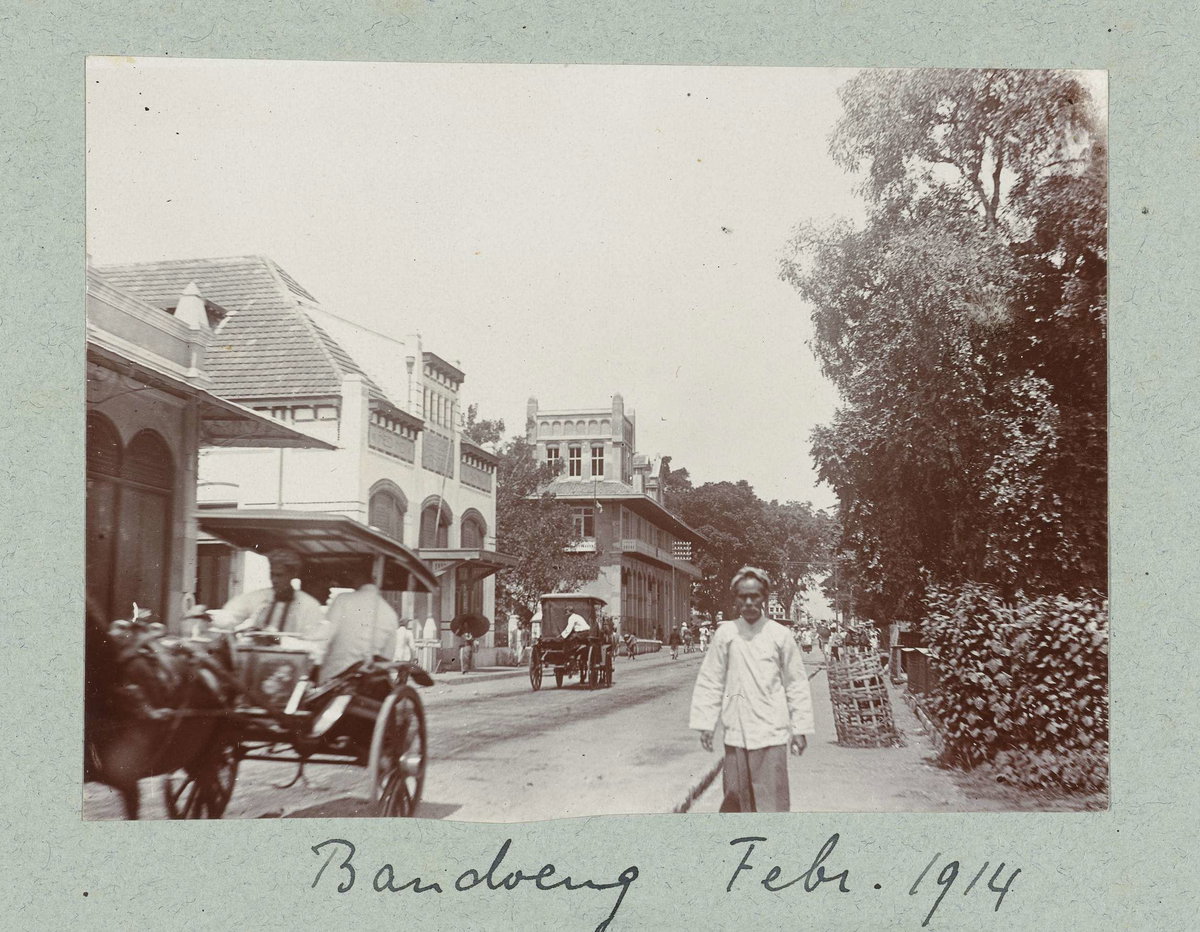 EU: Straatgezicht in Bandung. (1912), Bandung, Indonesia, 1912