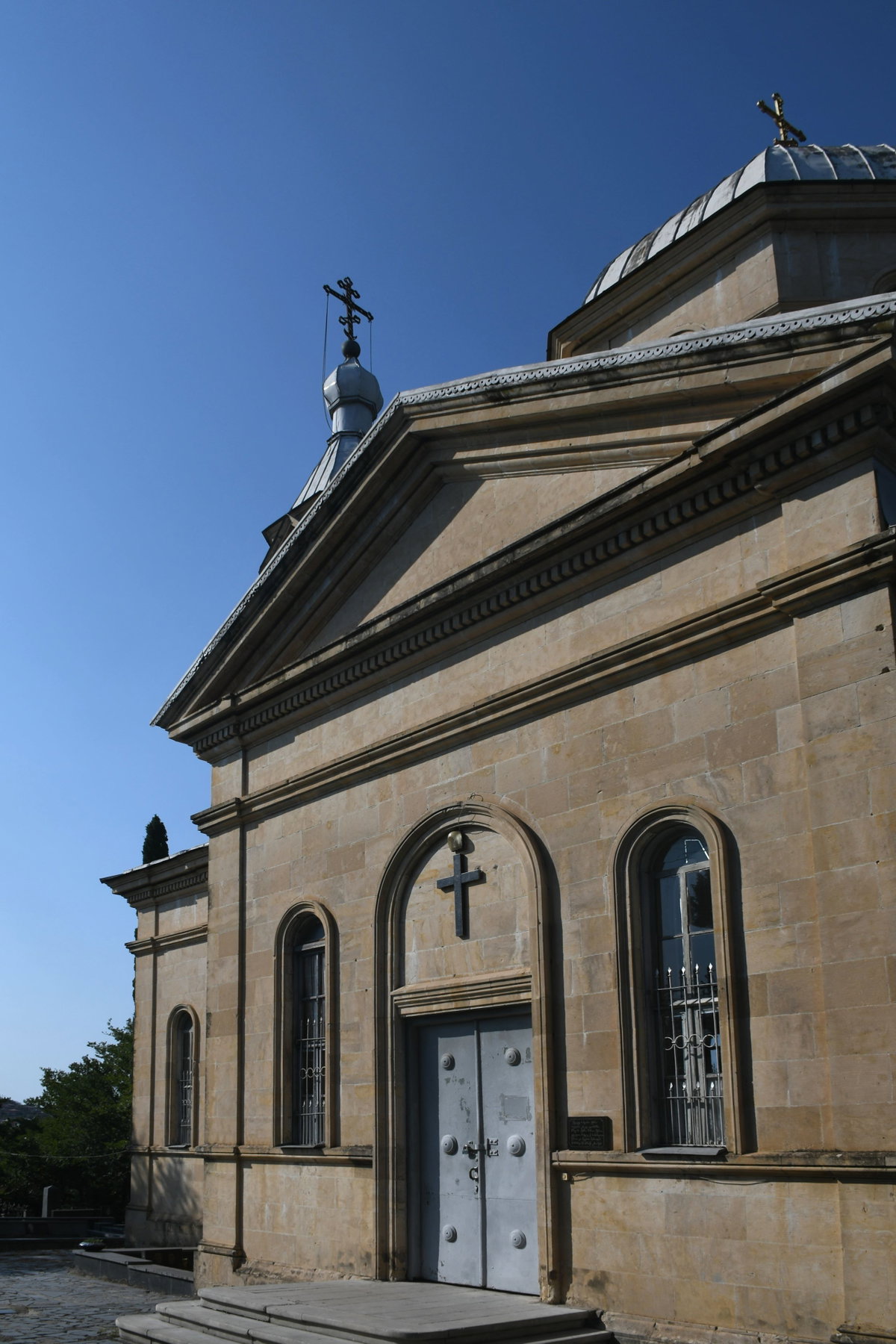 Ქუთაისი, მთავარანგელოზის ეკლესია Kutaissi, Church of the archangels and cemetery, Kutaisi, Georgia, 2019