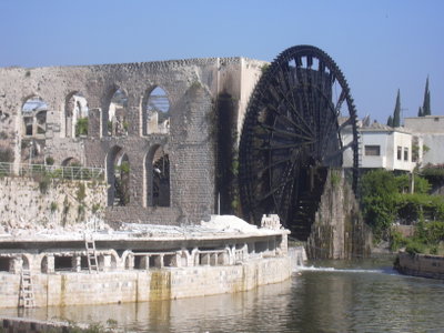 Hama, Norias schaufeln quietschend das Wasser aus dem Orontes in die Aquädukte, Hama — photos through time