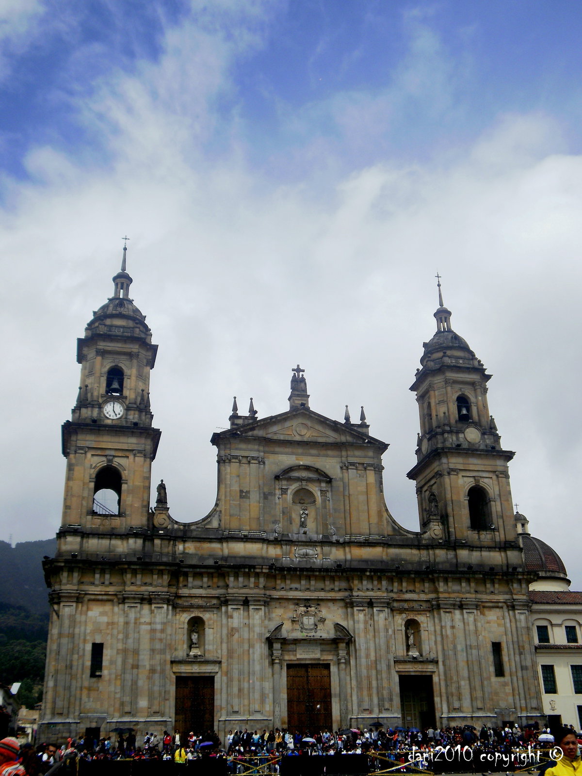 Catedral Basílica Metropolitana de la Inmaculada Concepción en Plaza Simón Bolívar, Bogotá, Colombia, 2011
