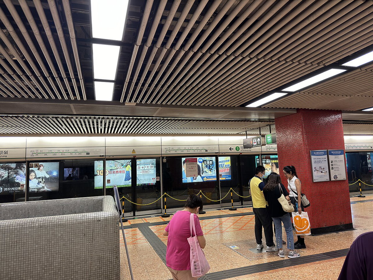 Kwun Tong Line Prince Edward to Ho Man Tin don't have train service situation in Mong Kok Station, Hong Kong, 2024