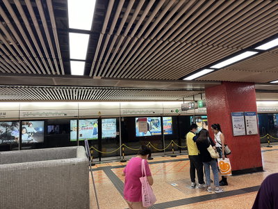 Kwun Tong Line Prince Edward to Ho Man Tin don't have train service situation in Mong Kok Station, Hong Kong, 2024