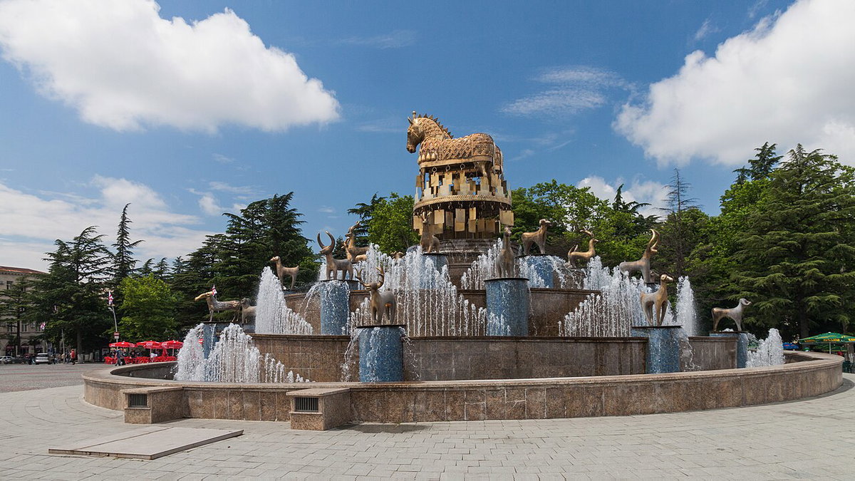Kutaisi, Fontanna na centralnym placu, Kutaisi, Georgia, 2014
