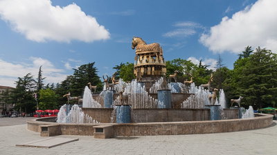 Kutaisi, Fontanna na centralnym placu, Kutaisi, 2014