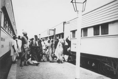 EU: Lidé nastupující do vlaku do Port Súdánu (1901), Port Sudan, 1901