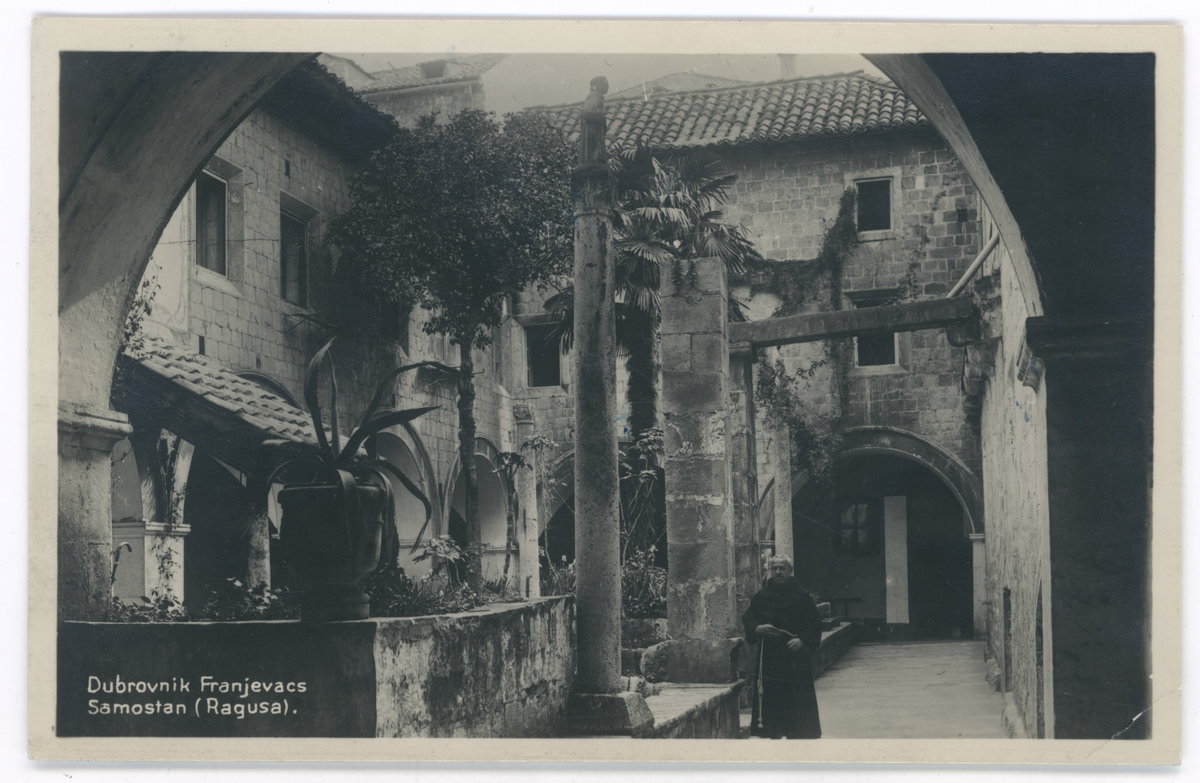 EU: Dubrovnik - the small cloister of the Franciscan Monastery (1922), Dubrovnik, Croatia, 1922