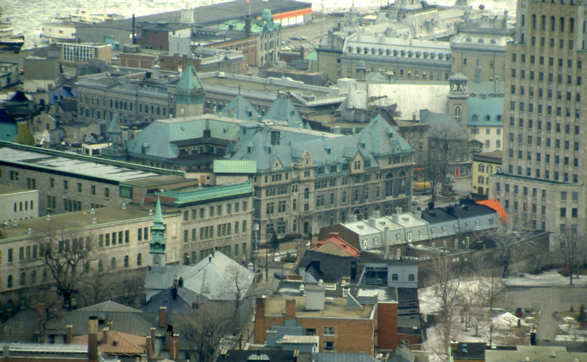 Ville de Québec vue en direction nord-est du haut de l'édifice G Édifice Marie-Guyart, Quebec City, Canada, 1981