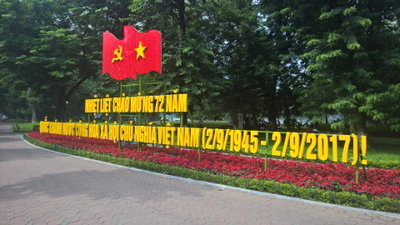 Vietnamese independence sign at Hoan Kiem lake, Hanoi, 2017