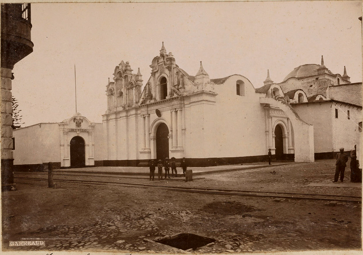N° 439. Trujillo. Vista de la Yglesía y de la Universidad, Trujillo, Peru, 1900