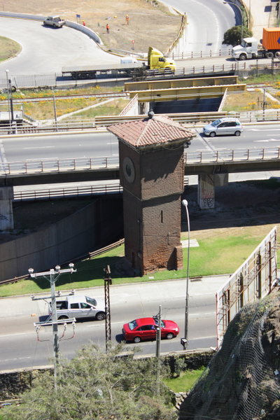 Torre Reloj de la Estación Barón de Ferrocarriles de Valparaíso, Valparaíso — photos through time
