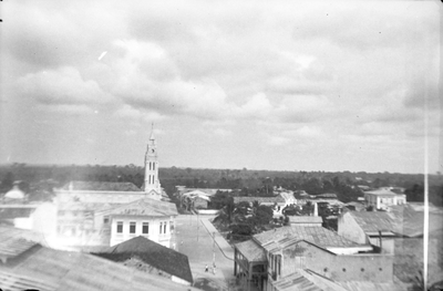 Utsikt över hus och kyrkan i Iquitos - NRM - DM12 105, Iquitos, 1924
