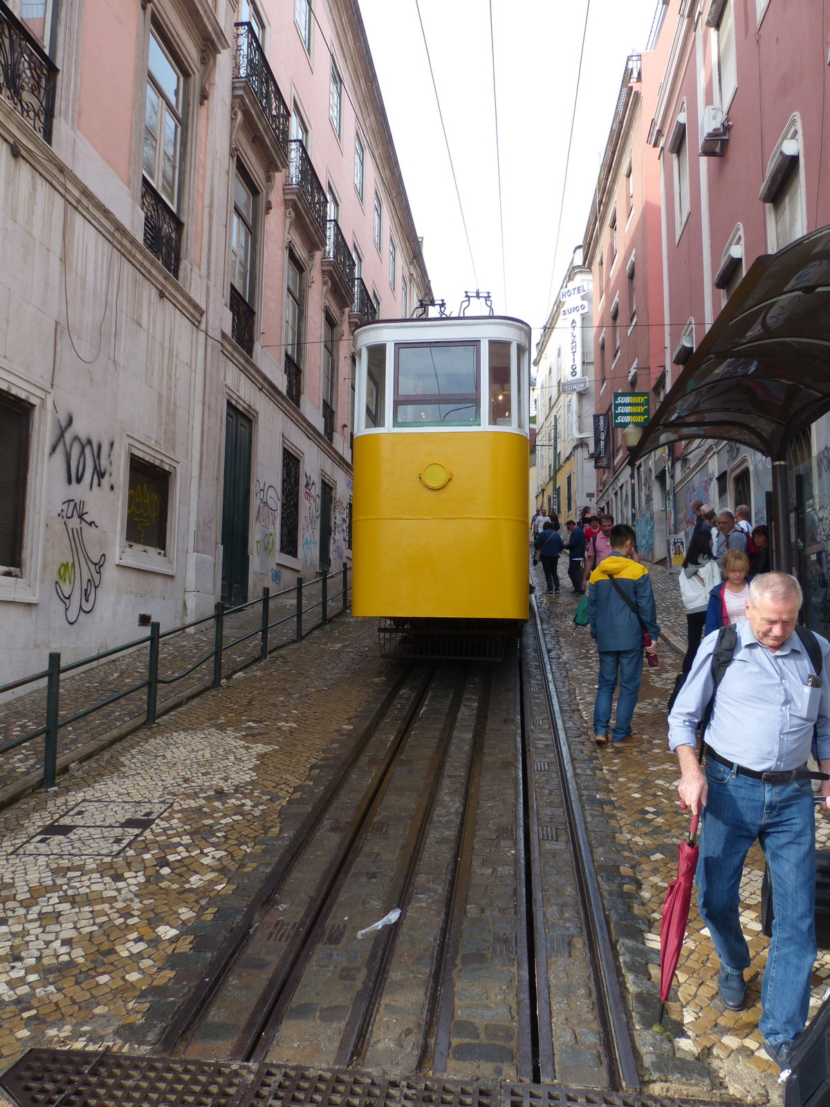 09 22 Lissabon (6) Ascensor da Glória, Lisbon, Portugal, 2019