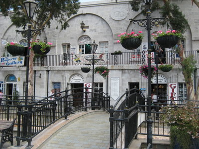 Gibraltar - Einkaufsviertel Casemates Square, Gibraltar, 2007
