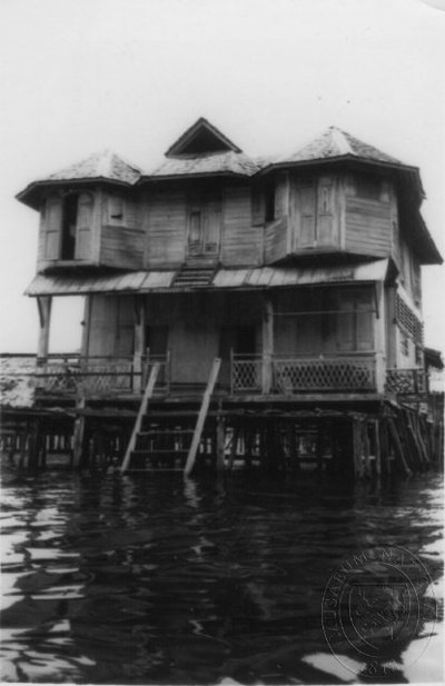 EU: Dřevěný dům (1934), Bandar Seri Begawan, 1934