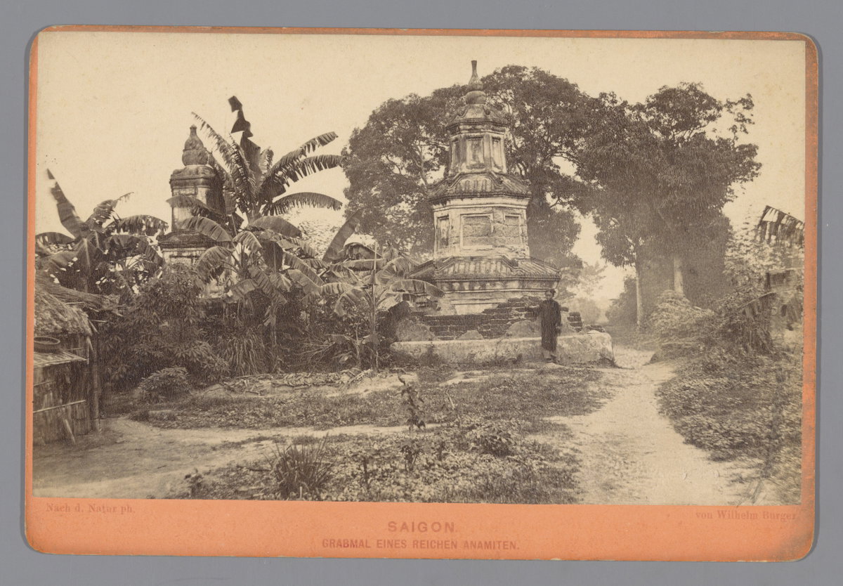 EU: Gezicht op een graftombe in Saigon, Ho Chi Minh City (Saigon), Vietnam, 1875