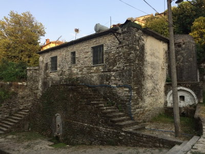 Ruins of Meçite Mosque from the front, Gjirokastër, 2017