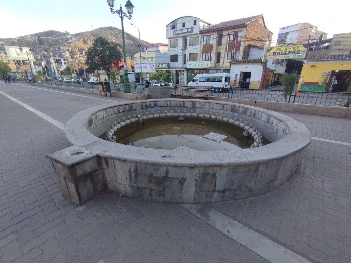 Fuente Alameda Pachakuteq, Cusco 12, Cusco, Peru, 2023