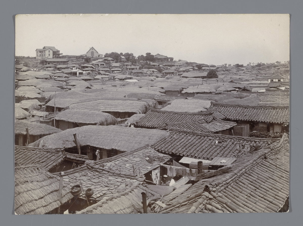 EU: De daken van Pyongyang (1907), Pyongyang, North Korea, 1907