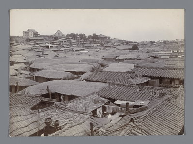 EU: De daken van Pyongyang (1907), Pyongyang, 1907