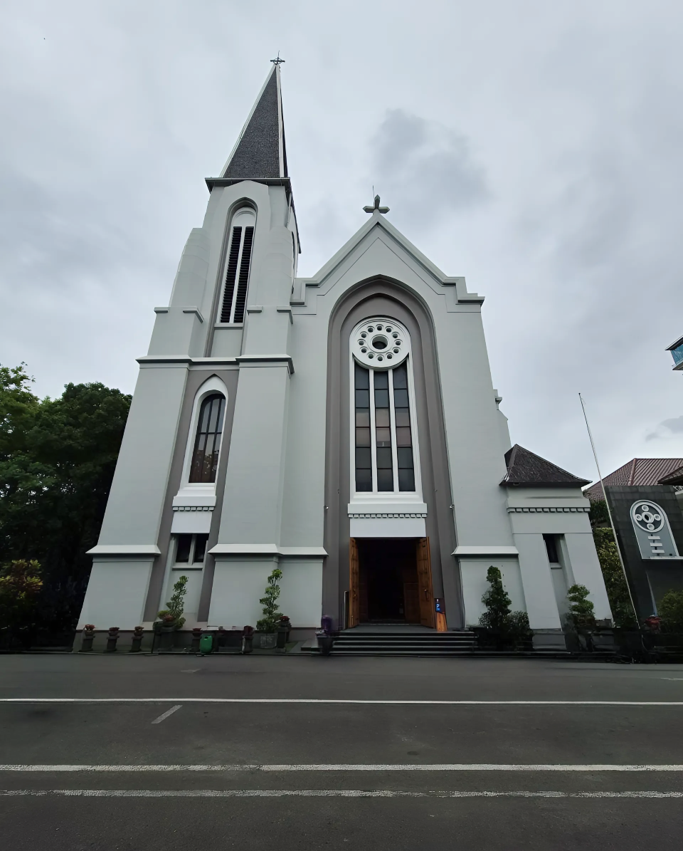 Tampak Luar Gereja Katedral Bandung (Desember 2024) 01, Bandung, Indonesia, 2024