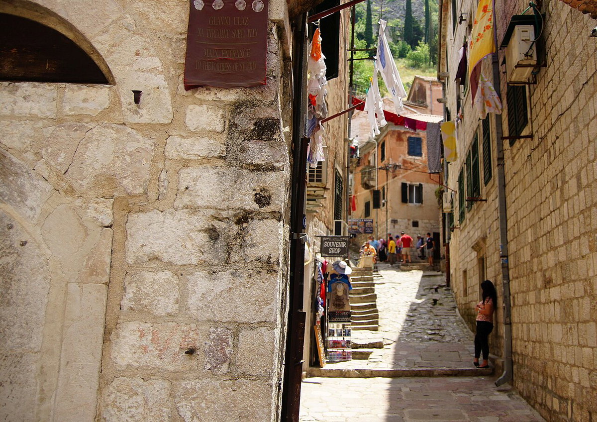 Uliczka w Kotorze, Kotor, Montenegro, 2015