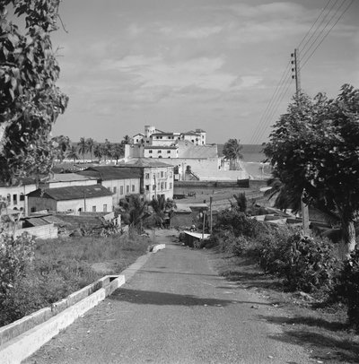 EU: St. George, gezien vanaf heuvel St. Jago (1966), Elmina, 1966